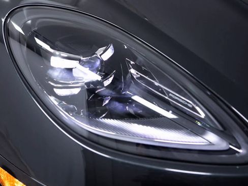 Certified 2025 Porsche Macan image 33