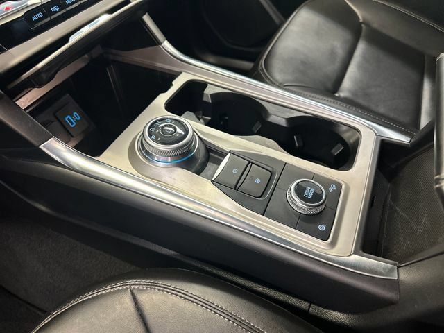 Used 2023 Ford Explorer XLT w/ Equipment Group 202A AWD/4WD image 32