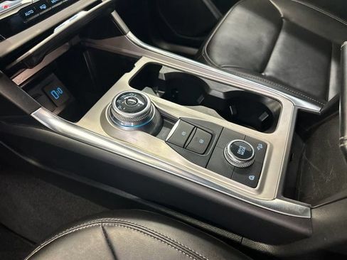 Used 2023 Ford Explorer XLT w/ Equipment Group 202A AWD/4WD image 32