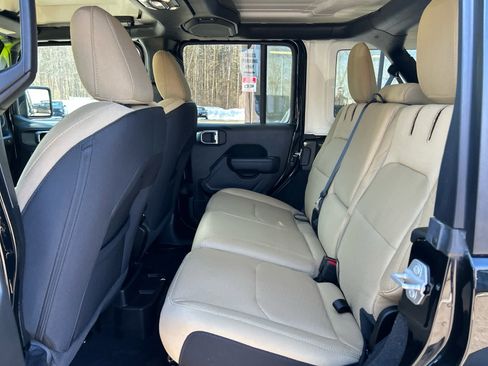 Used 2023 Jeep Wrangler Unlimited w/ Cold Weather Group image 34