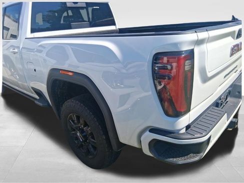 Used 2025 GMC Sierra 2500 AT4 w/ AT4 Premium Plus Package AWD/4WD image 10