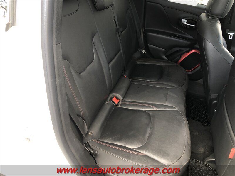 Used 2019 Jeep Renegade Trailhawk AWD/4WD image 21