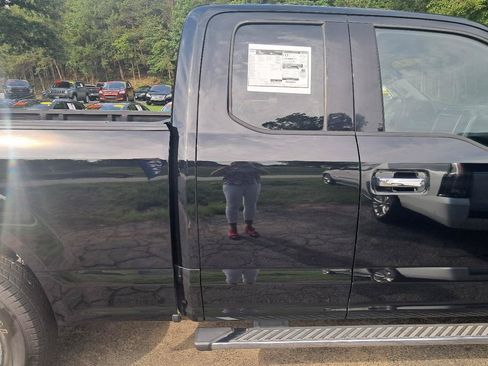 Used 2017 Ford F150 XLT w/ Equipment Group 302A Luxury AWD/4WD image 7