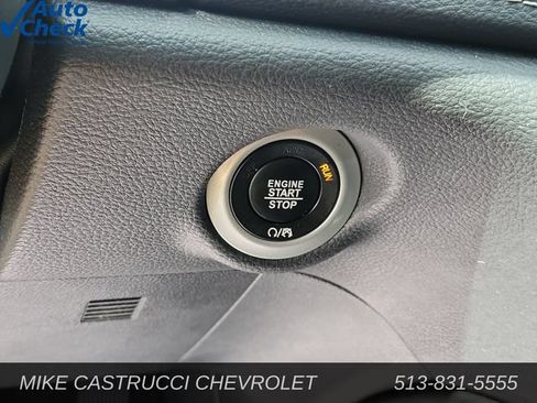 Used 2025 Chrysler Pacifica Limited FWD image 19