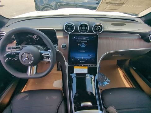 New 2025 Mercedes-Benz GLC 350e 4MATIC image 2