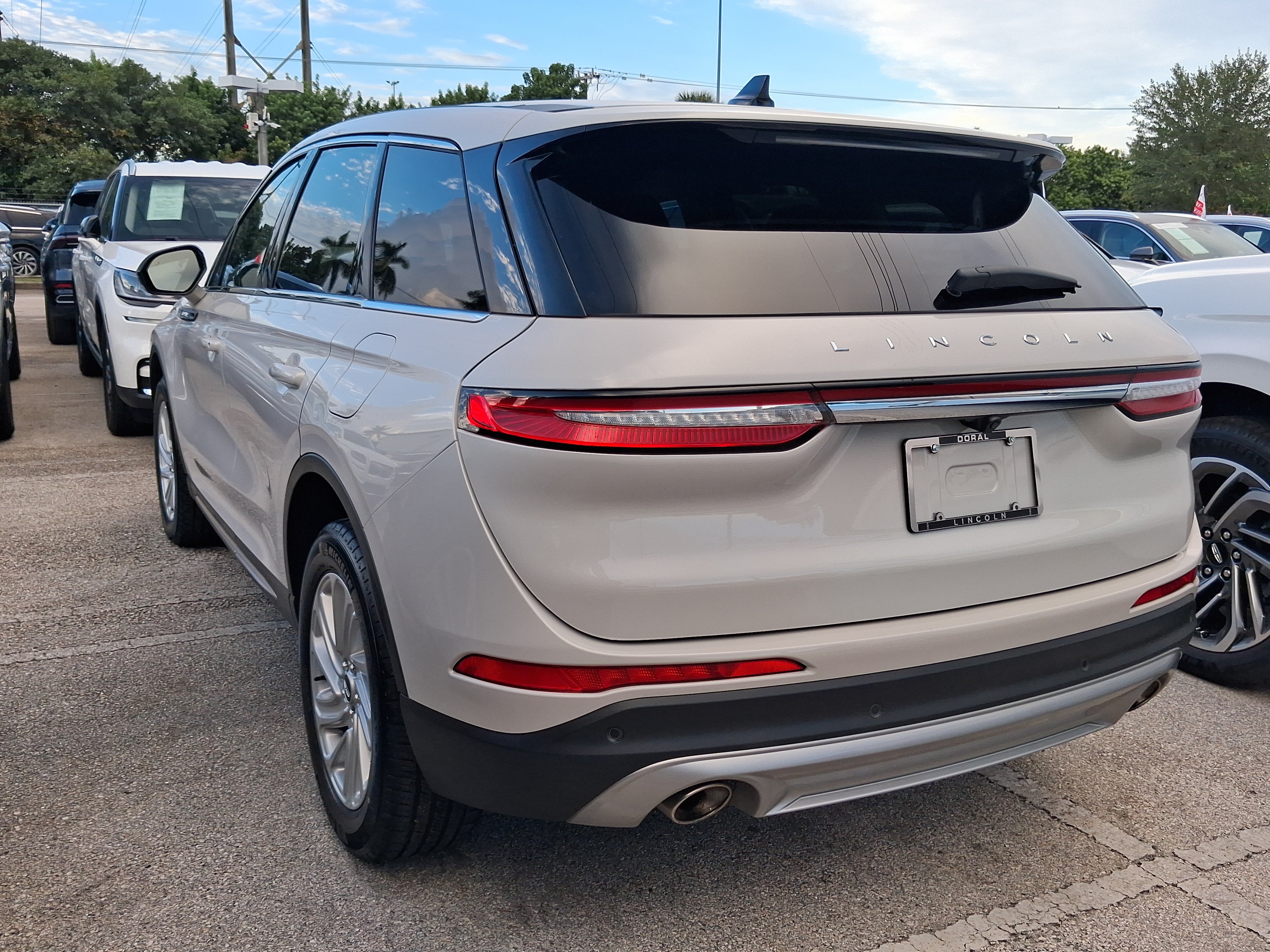 Certified 2023 Lincoln Corsair FWD image 3