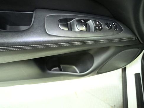 Used 2018 Nissan Pathfinder SV image 47