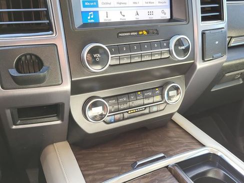 Used 2019 Ford Expedition Platinum image 9