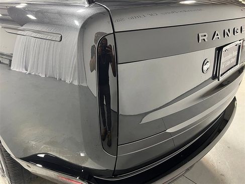 Used 2023 Land Rover Range Rover SE image 13
