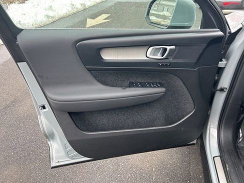 Certified 2025 Volvo XC40 B5 Core AWD/4WD image 16