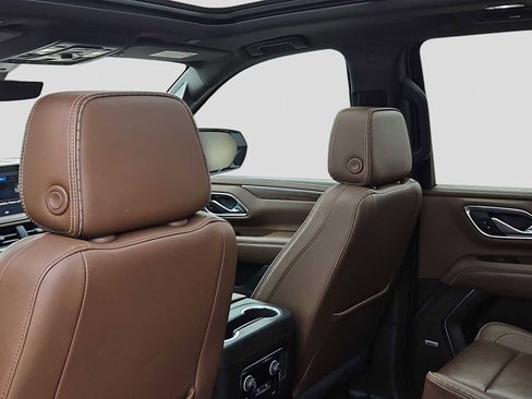 Used 2021 Chevrolet Suburban High Country image 16