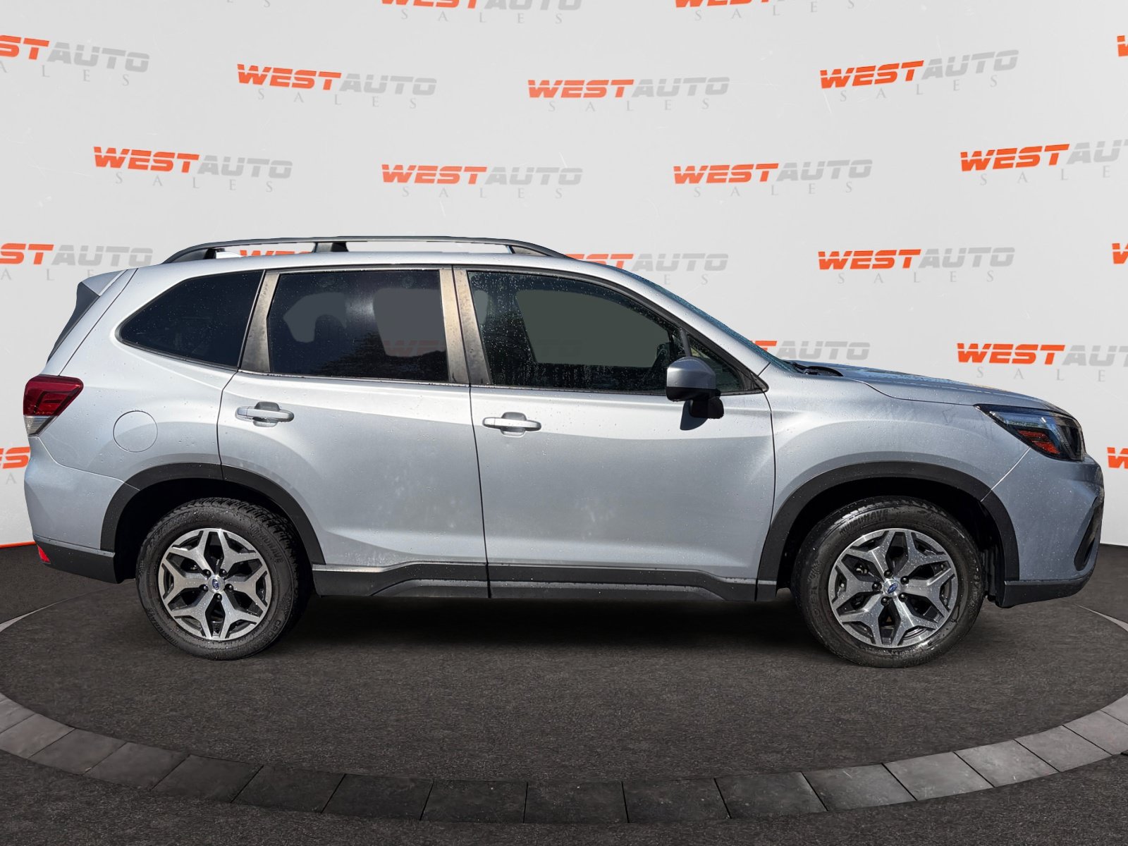 Used 2020 Subaru Forester Premium AWD/4WD image 6