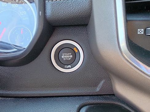 Used 2022 RAM 1500 Laramie AWD/4WD image 27