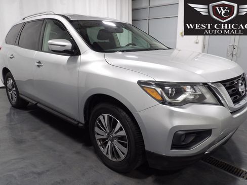 Used 2019 Nissan Pathfinder SV image 1