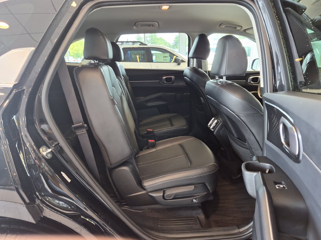 Used 2025 Kia Sorento EX AWD/4WD image 26