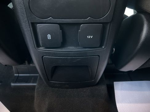 Used 2023 Ford Explorer XLT AWD/4WD image 24