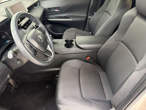 Used 2023 Toyota Venza LE AWD/4WD image 5