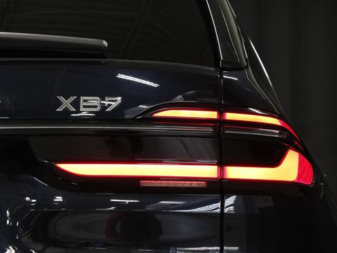 Used 2024 BMW ALPINA XB7 AWD/4WD image 21
