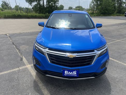 Used 2024 Chevrolet Equinox LT AWD/4WD image 2