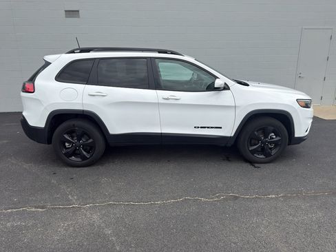 Used 2019 Jeep Cherokee Latitude Plus AWD/4WD image 5