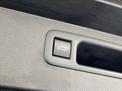 Used 2023 Toyota Highlander XLE image 28