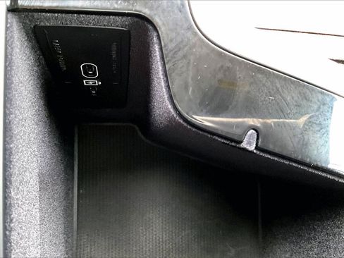 Certified 2024 Volvo XC90 B6 Plus w/ Protection Package image 16