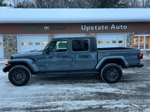 New 2026 Jeep Gladiator Sport image 8