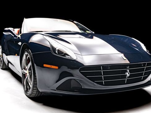 Used 2016 Ferrari California T RWD image 30
