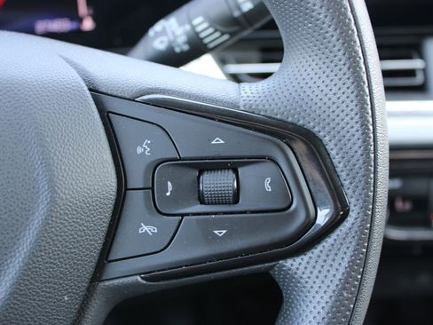 Used 2025 Chevrolet Trax LT image 19