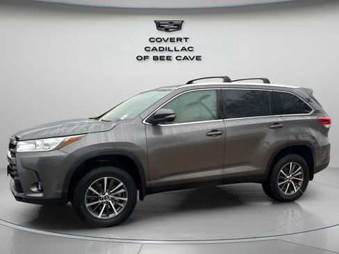 Used 2019 Toyota Highlander XLE image 4