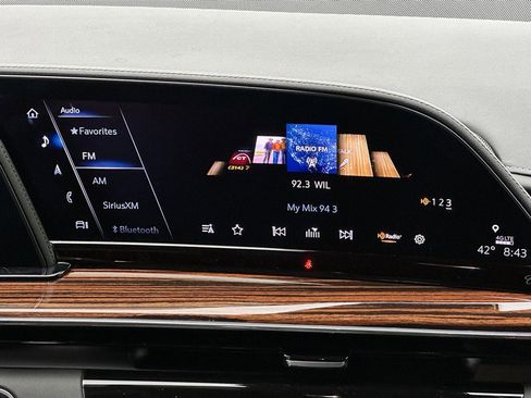 Used 2023 Cadillac Escalade ESV Luxury image 14