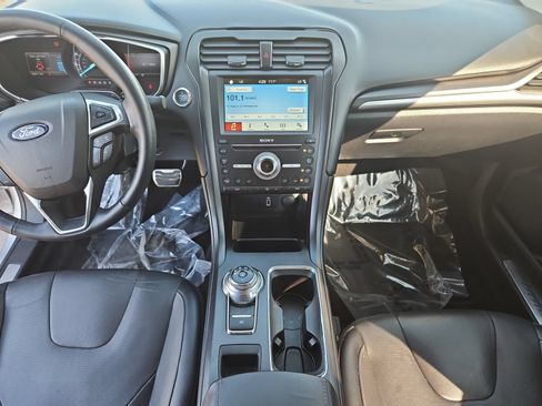 Used 2017 Ford Fusion Titanium FWD image 10