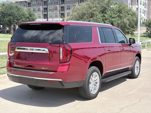 Used 2024 GMC Yukon XL SLT w/ SLT Luxury Package AWD/4WD image 4