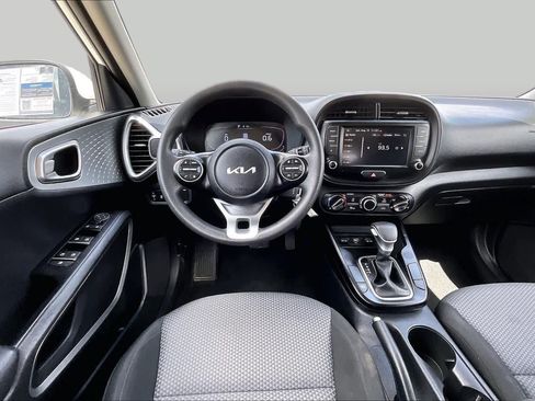 Used 2023 Kia Soul LX w/ LX Technology Package FWD image 6