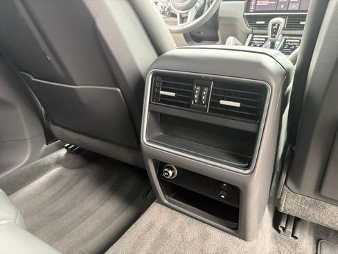 Used 2020 Porsche Cayenne AWD/4WD image 24
