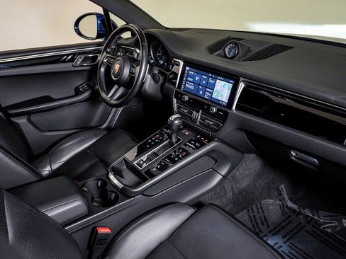 Certified 2023 Porsche Macan image 14
