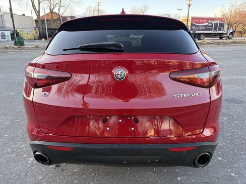 Used 2018 Alfa Romeo Stelvio AWD image 11
