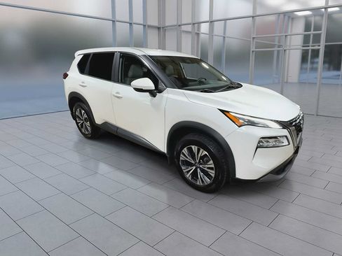 Used 2022 Nissan Rogue SV AWD/4WD image 2