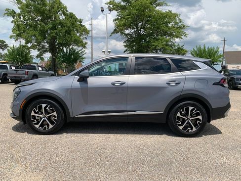 Used 2024 Kia Sportage EX FWD image 5
