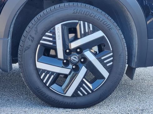Used 2026 Nissan Kicks SV FWD image 11