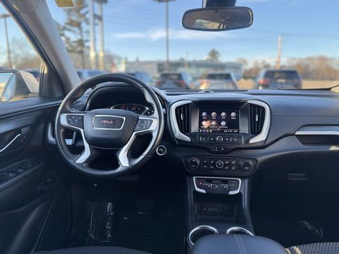Used 2022 GMC Terrain SLE w/ Driver Convenience Package image 13