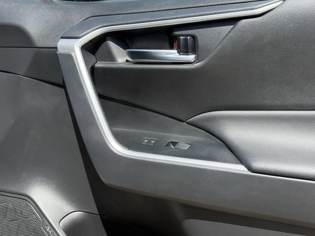 Used 2025 Toyota RAV4 XLE FWD image 28