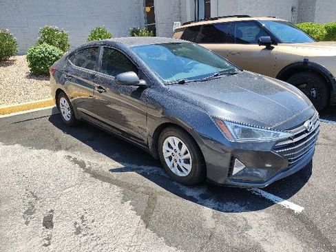 Used 2020 Hyundai Elantra SE FWD image 4