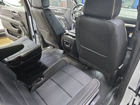 New 2026 Chevrolet Suburban Premier AWD/4WD image 12