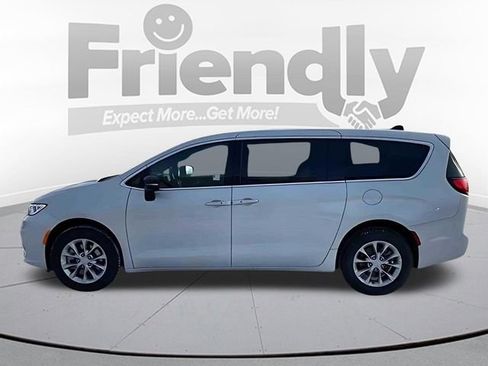 New 2026 Chrysler Pacifica Select AWD/4WD image 8