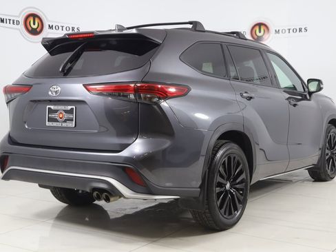 Used 2023 Toyota Highlander XSE image 3