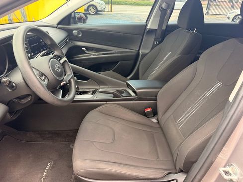 Used 2022 Hyundai Elantra SEL FWD image 14