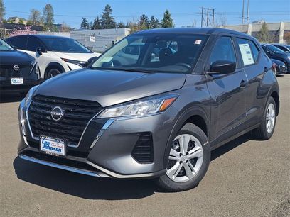 New 2025 Nissan Kicks Play S
