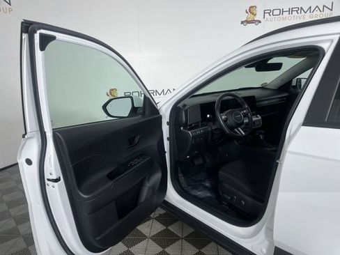 Used 2025 Hyundai Kona SEL image 18