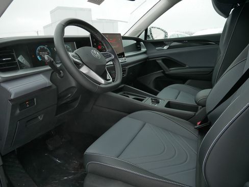 New 2025 Volkswagen Tiguan SE AWD/4WD image 3